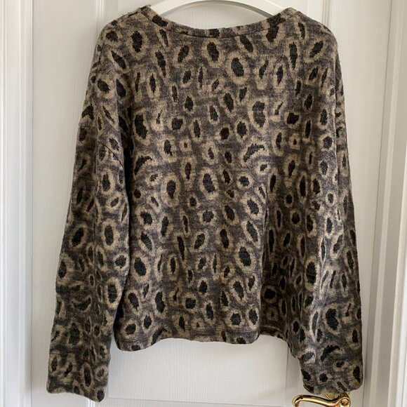Zara Leopard Print Relaxed-Fit Fuzzy Boxy Sweater – US Large - Picture 3 of 9